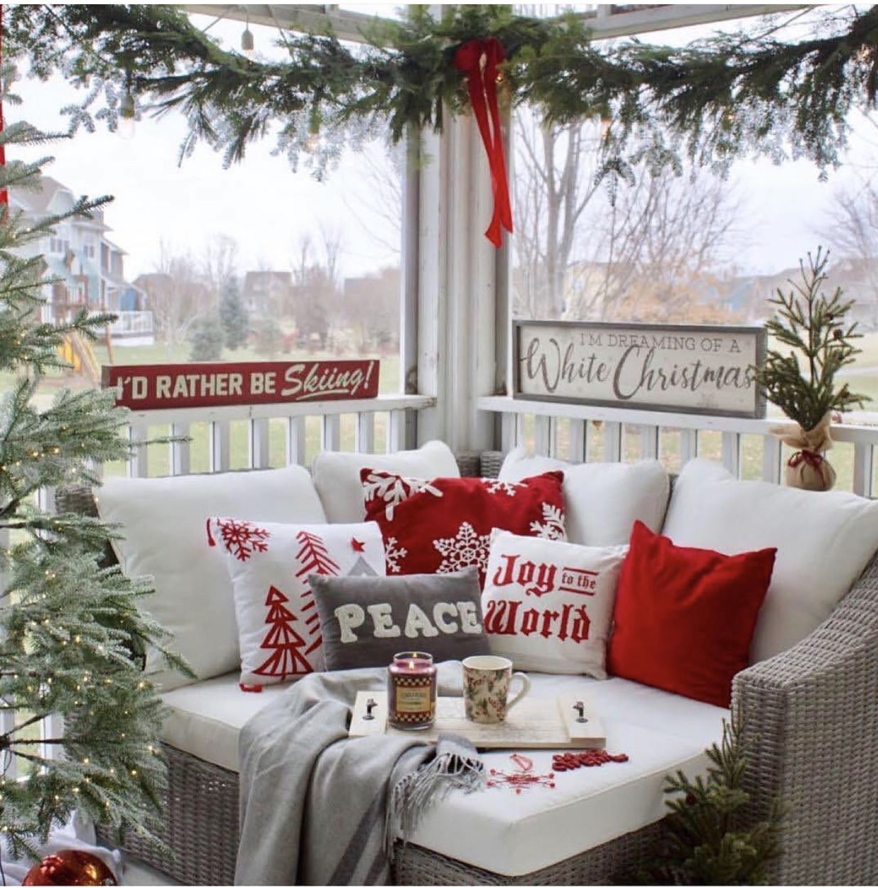 20 Deck Decorating Ideas for Christmas Trex RainEscape