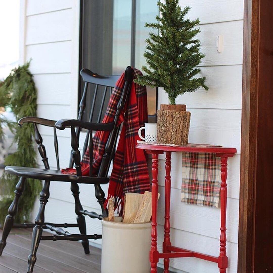 20 Deck Decorating Ideas for Christmas - Trex RainEscape