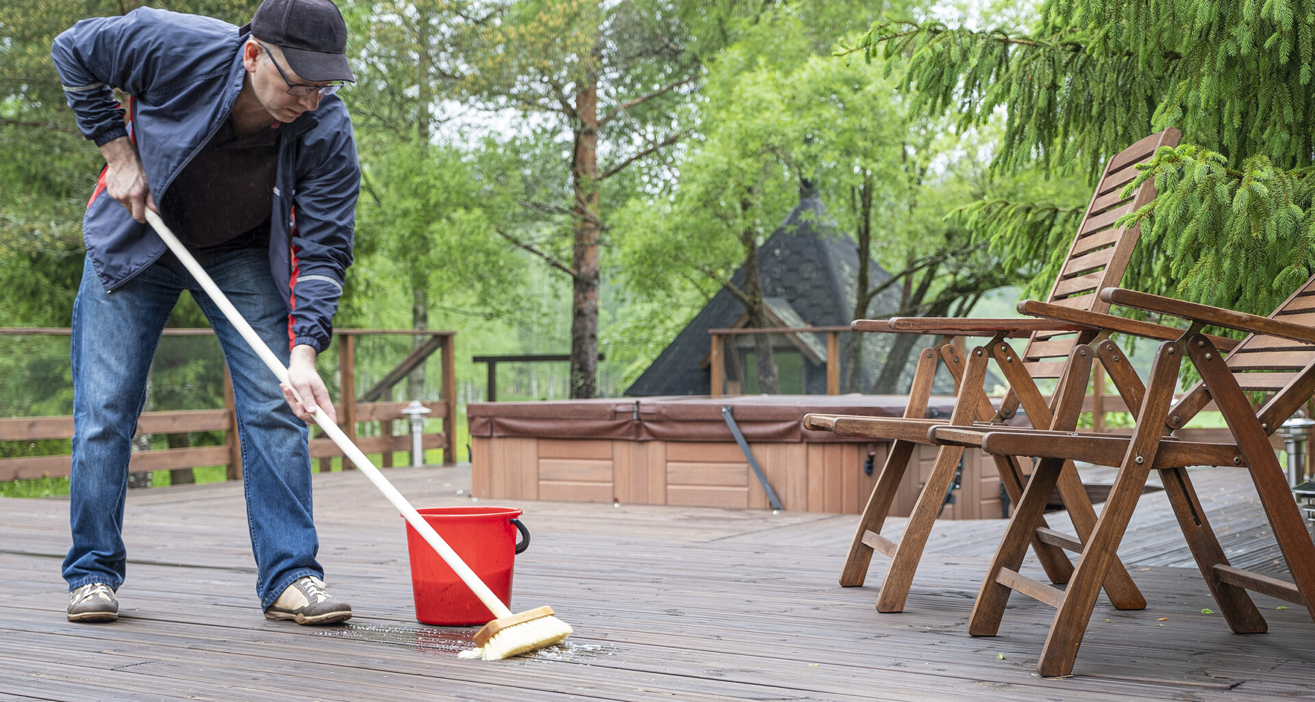 how-to-clean-a-wood-deck-without-a-pressure-washer-trex-rainescape